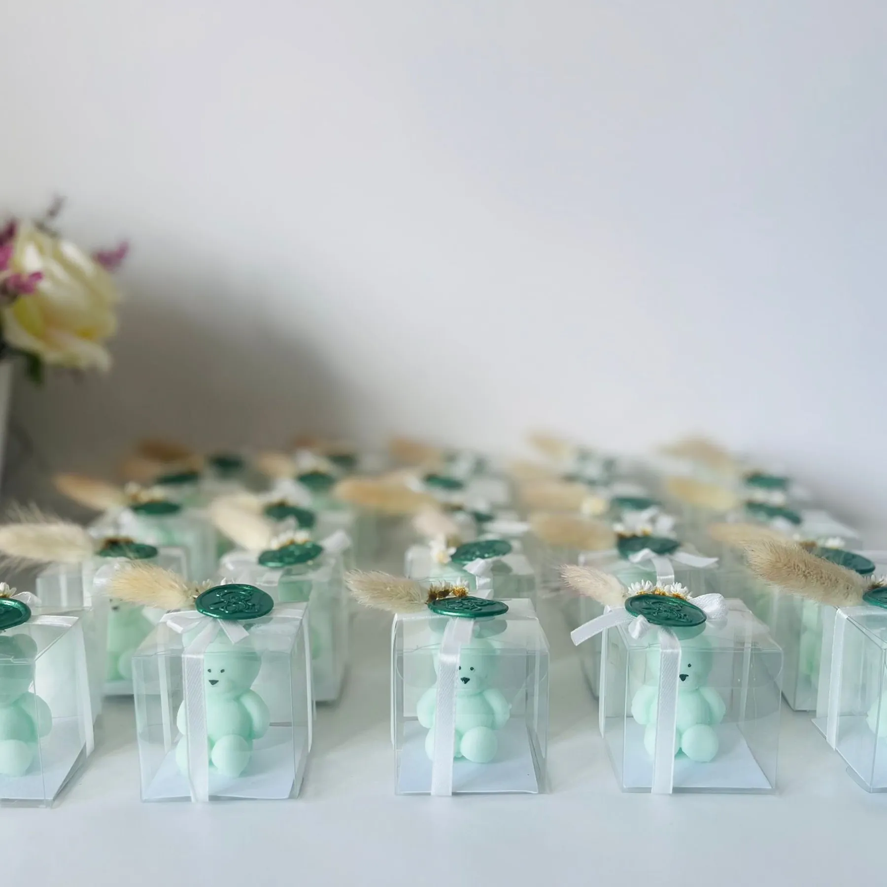 Mărturii din ceară de soia naturală – Lumânări ursulet handmade în cutie elegantă [5]