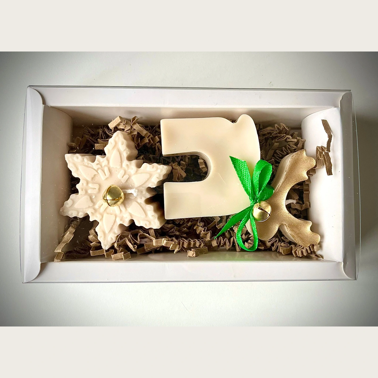 Lumânări tematice de Crăciun handmade - Set Lumânari decorativă din ceară de soia „Magia Crăciunului - Set Cadou Ren/Set cadou Om de zapada”