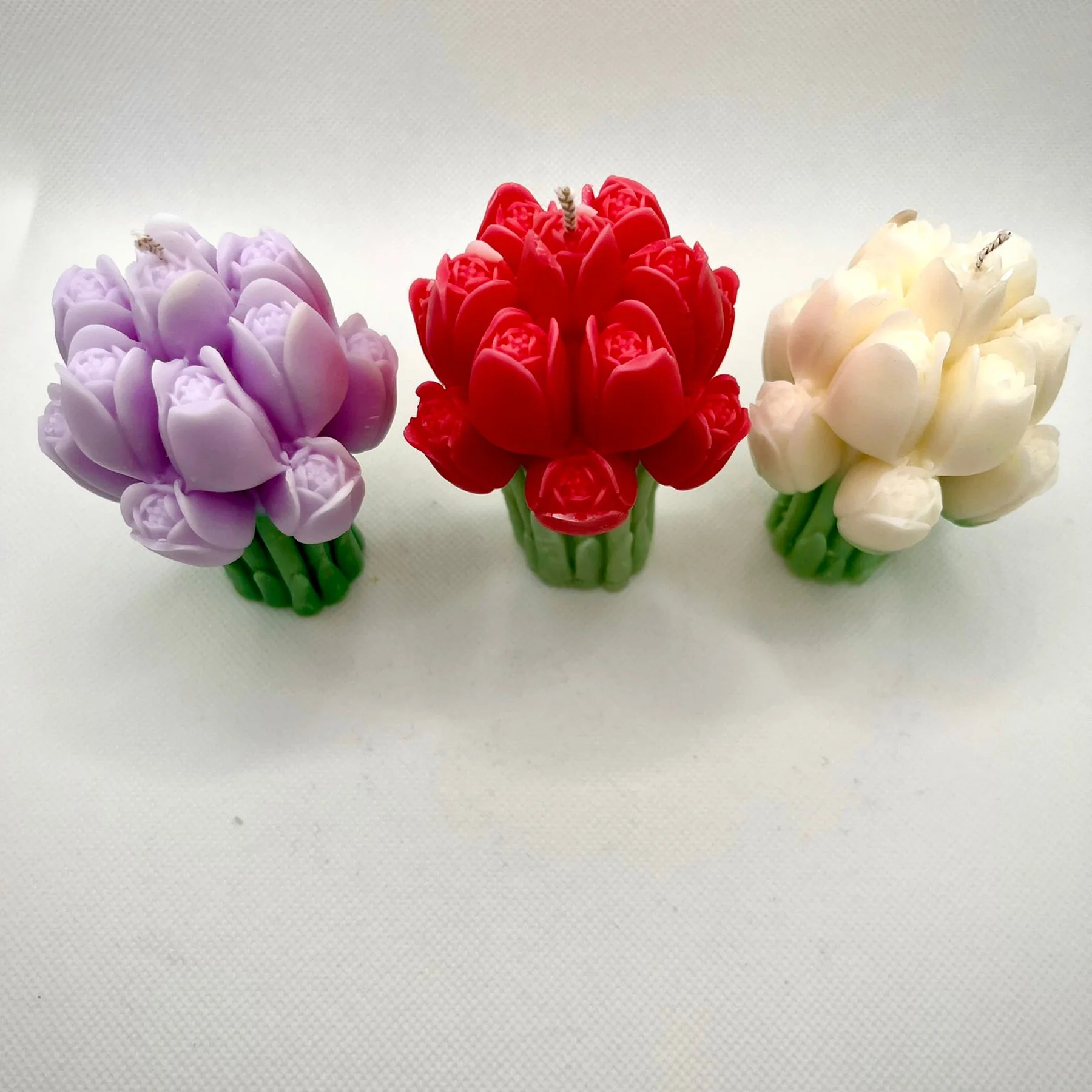 Aranjamente flori din ceara - Buchet de lalele din ceară naturală de soia – lumânare decorativă handmade, elegantă și parfumată