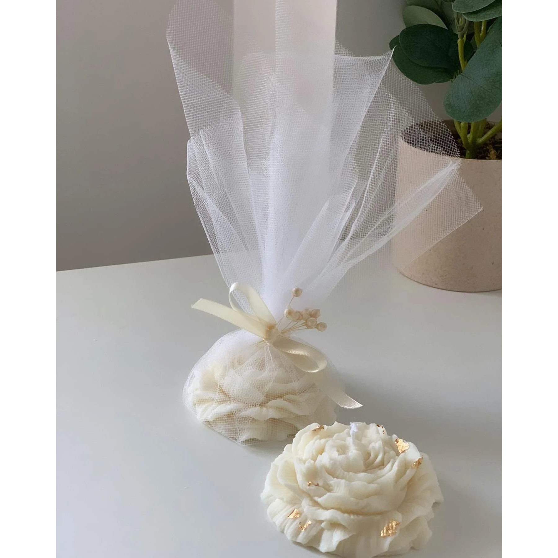 Marturii ceara soia handmade pentru evenimente speciale - Mărturii parfumate din ceară de soia -floare – eleganță naturală pentru evenimente speciale