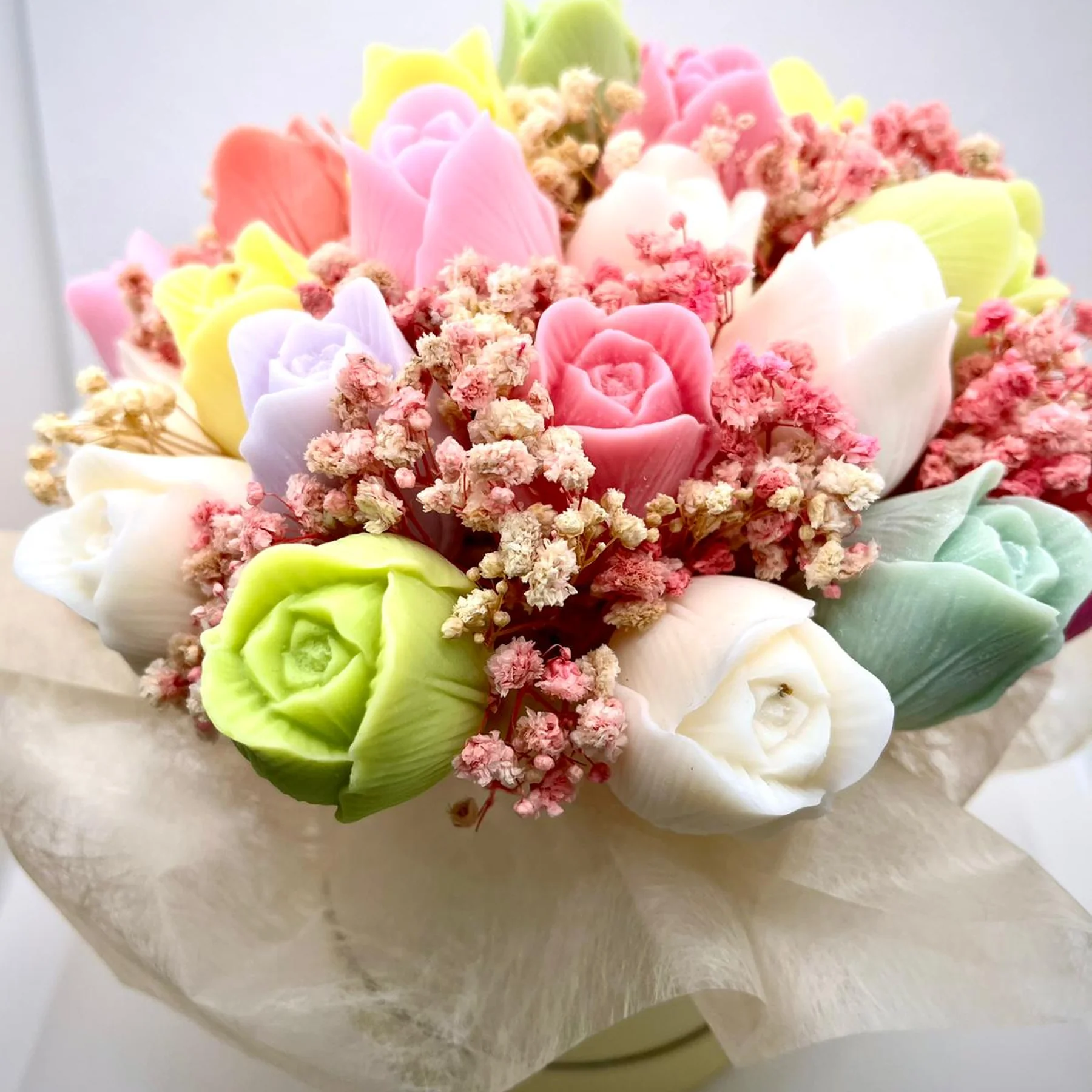 Aranjamente flori din ceara - Aranjament floral din ceară de soia în cutie rotundă – flori decorative premium cu flori uscate, cadou elegant