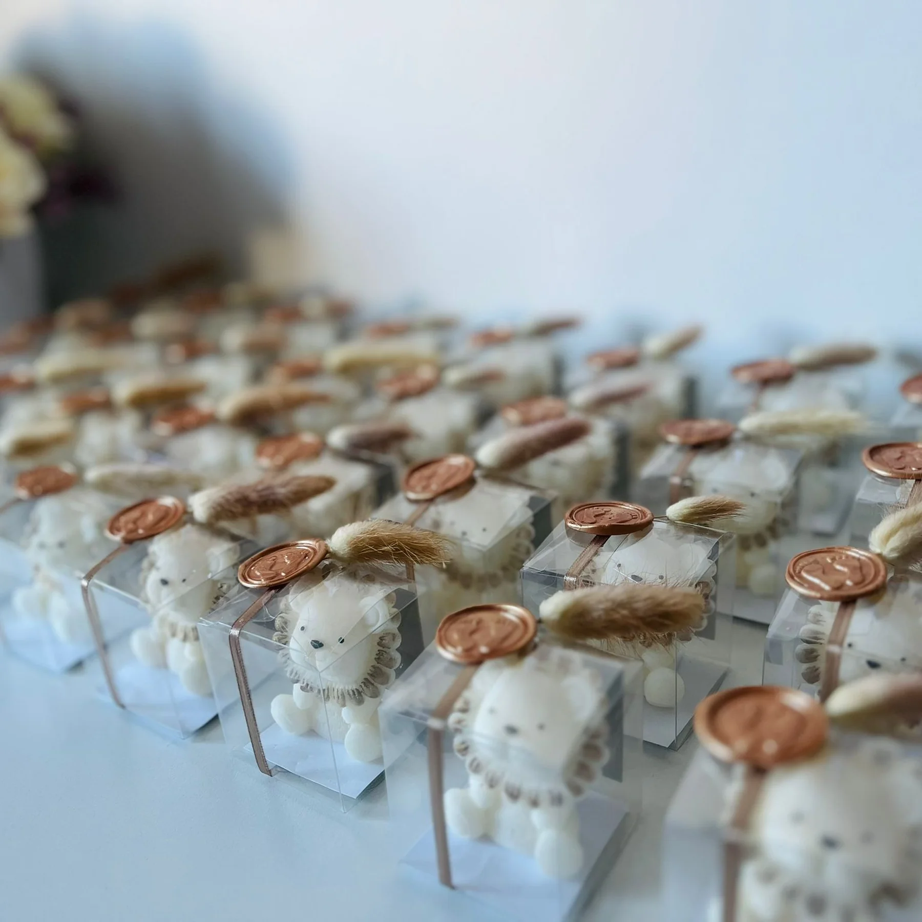 Marturii ceara soia handmade pentru evenimente speciale - Mărturii din ceară de soia naturală – Lumânări in forma de leu handmade în cutie elegantă