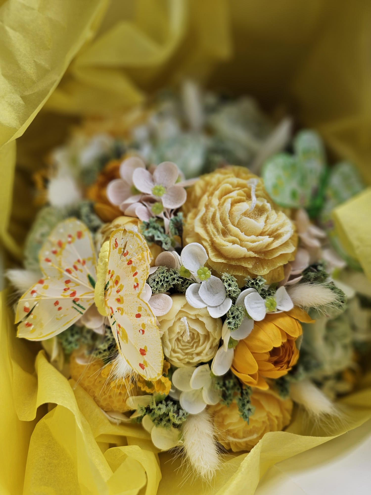 Cum sa Alegi Cadoul Potrivit pentru Cadrele Didactice la Sfarsit de An Scolar? O Alegere Inedita: Aranjamentele Florale din Ceara de Soia