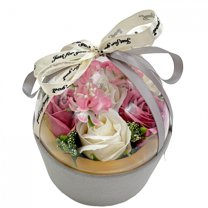 Cutie de catifea cu trandafiri de sapun albi si roz [2]