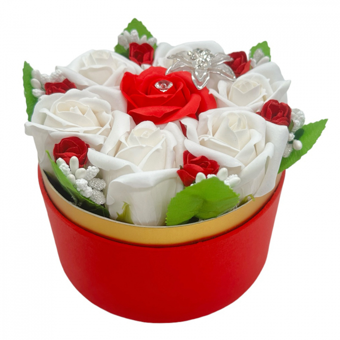 Cutie rosie cu capac si trandafiri de sapun albi si rosii [2]