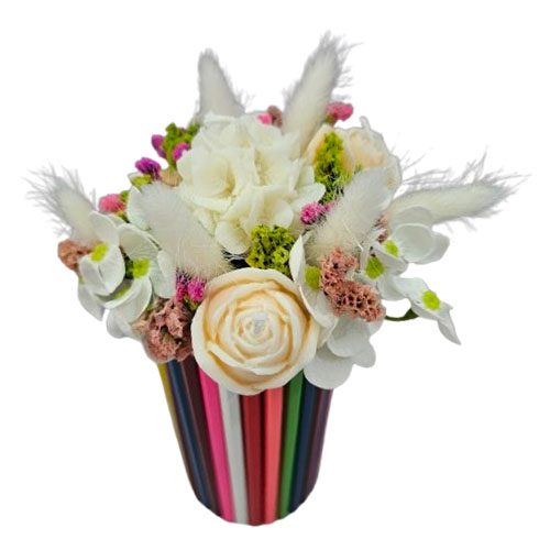 Decoratiune florala din ceara de soia in suport creioane colorate [1]