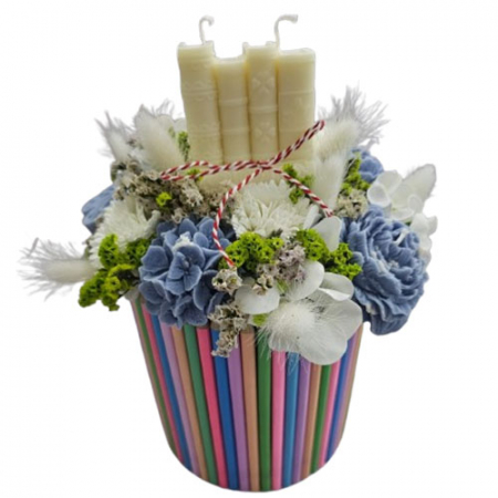 Aranjamente flori din ceara de soia - Aranjament floral din ceara de soia in suport de creioane cu carte
