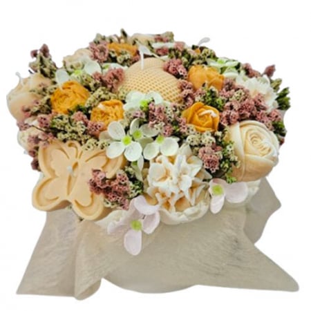 Aranjamente flori din ceara de soia - Aranjament floral cu inima culoare portocaliu in cutie mare