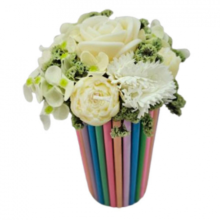 Aranjamente flori din ceara de soia - Aranjament in cutie creioane pastelate cu trandafir