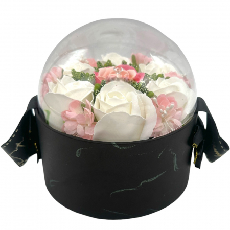 Aranjamente flori din sapun - Cutie neagra dome cu capac si trandafiri de sapun