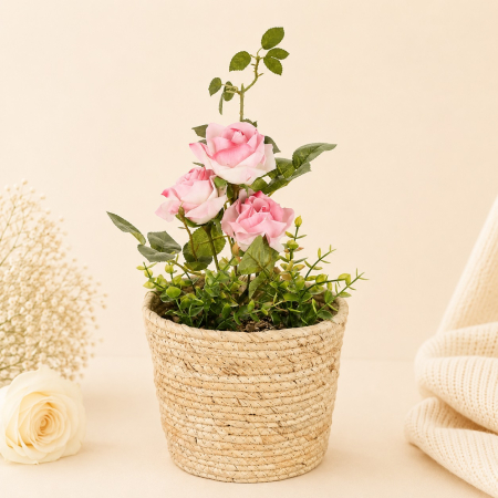 Aranjamente si decoratiuni florale - Ghiveci din paie cu trandafir artificial roz