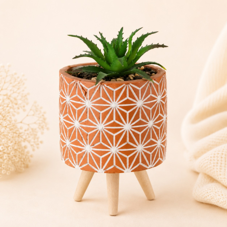 Aranjamente si decoratiuni florale - Ghiveci din teracota cu picioruse si plante artificiale