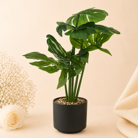 Aranjamente si decoratiuni florale - Ghiveci negru decorativ cu planta artificiala verde