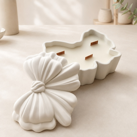 Ziua Indragostitilor - Lumanare decorativa in suport ceramic Fundita cu capac