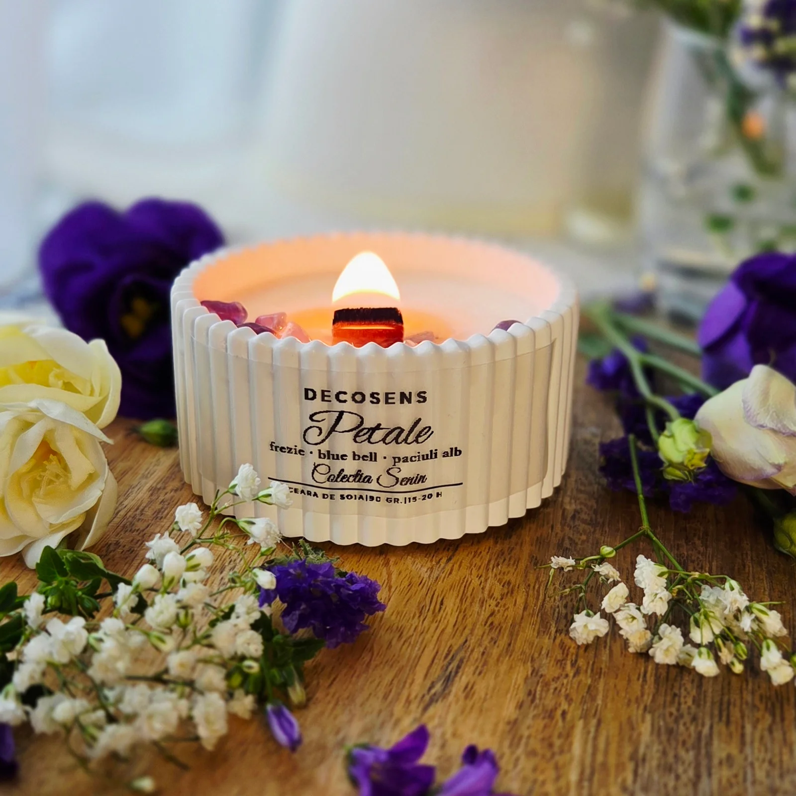 Lumanare parfumata Petale – frezie, blue bell si paciuli alb –  Colectia Senin -Decosens [4]