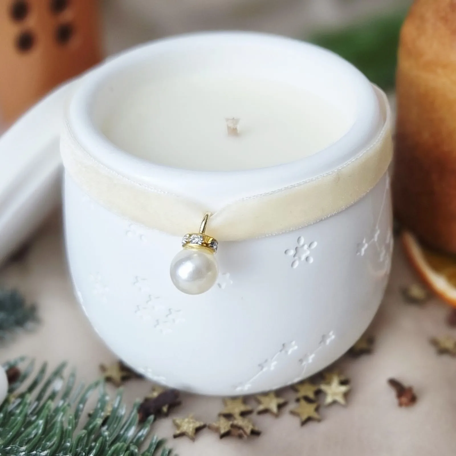 Lumanare parfumata Pufos- panettone, recipient ceramic alb [3]