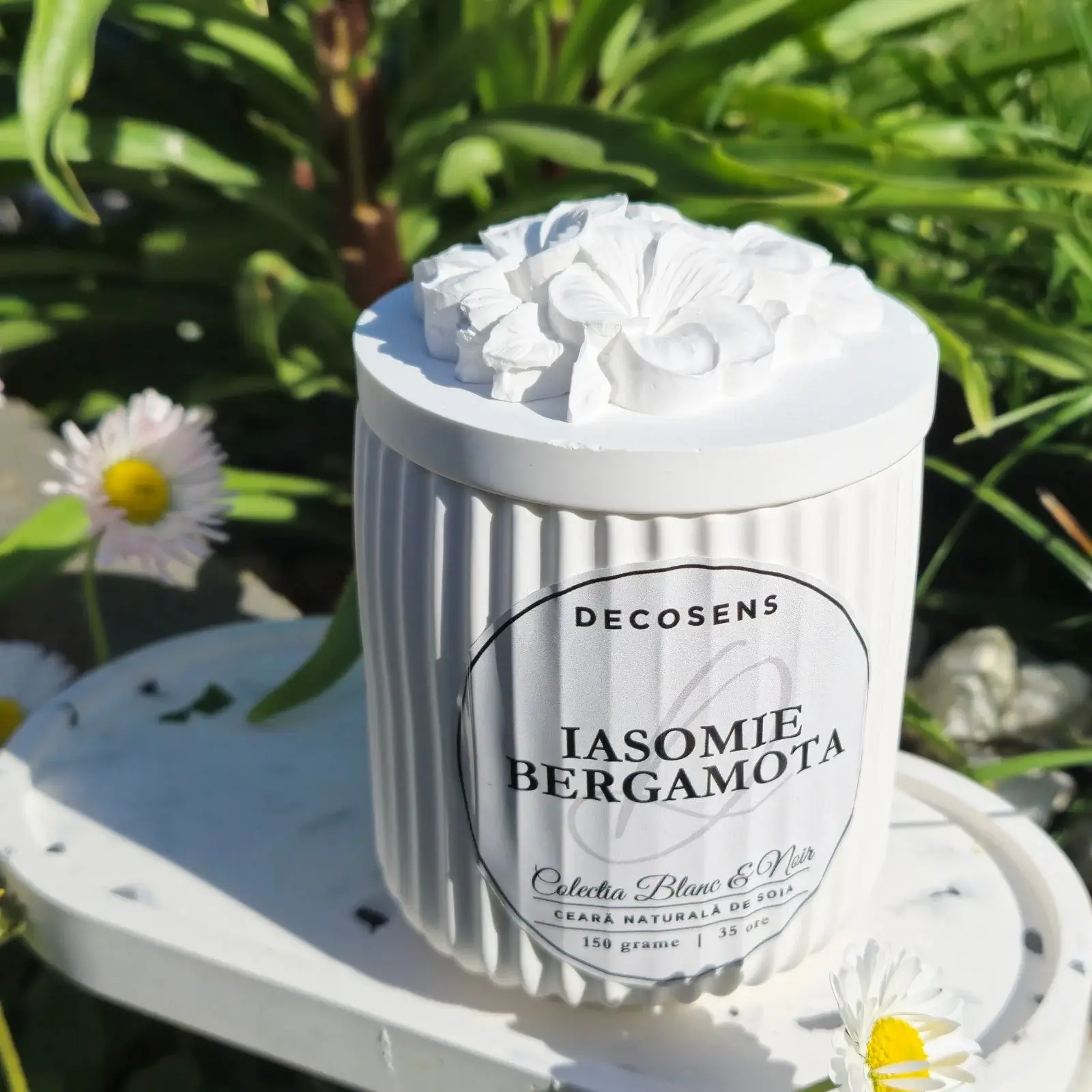 Primavara-Vara - Lumânare Parfumată „Iasomie - Bergamotă”  - Colectia Blanc & Noir - 150 gr.