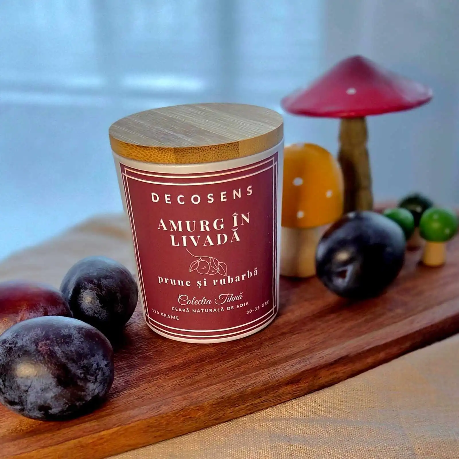 Tihna - Lumânare parfumată handmade cu prune și rubarbă – Decosens