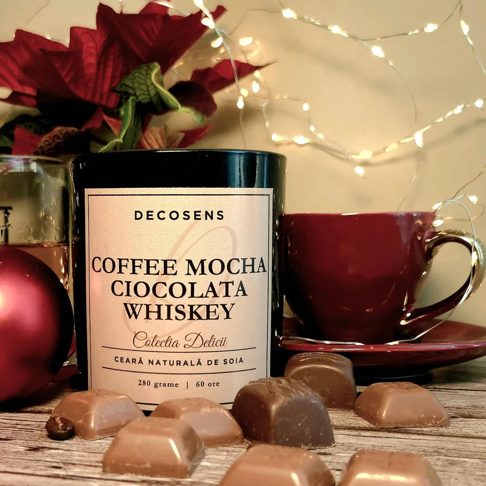 Colecția de Crăciun – Lumânări și odorizante de sărbaroare - Lumanare parfumata naturala Coffee Mocha - Ciocolata - Whiskey, gurmanda si intensa in recipient de sticla neagra cu capac auriu,Decosens