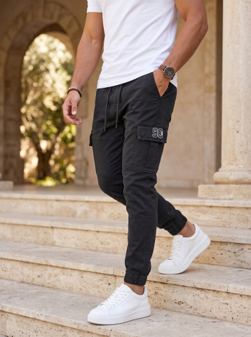 Pantaloni pentru bărbați - Pantaloni Jogger Cargo Barbati Negru Intens Buzunare Laterale