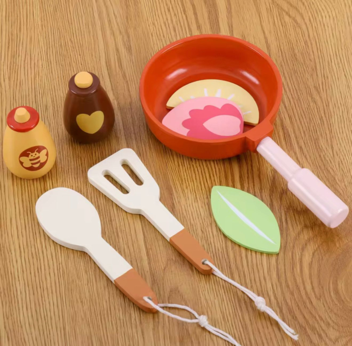 Bucatarie, minibucatarie, chiuvetă de jucărie din lemn cu accesorii incluse— set de joacă Montessori, blat și ustensile 3+ ani [4]