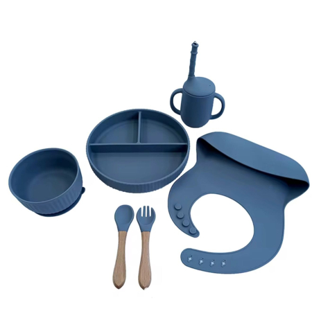 Produse - Set hranire din silicon pentru copii –  6 piese, din silicon BPA free, 6+ luni, farfurie, bol, pahar, bavetica, tacamuri, Set pentru diversificare