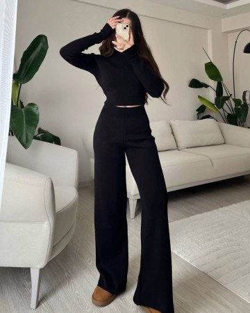 Compleuri & Treninguri - Compleu tricot negru cu bluză scurtă și pantaloni evazați – Look modern