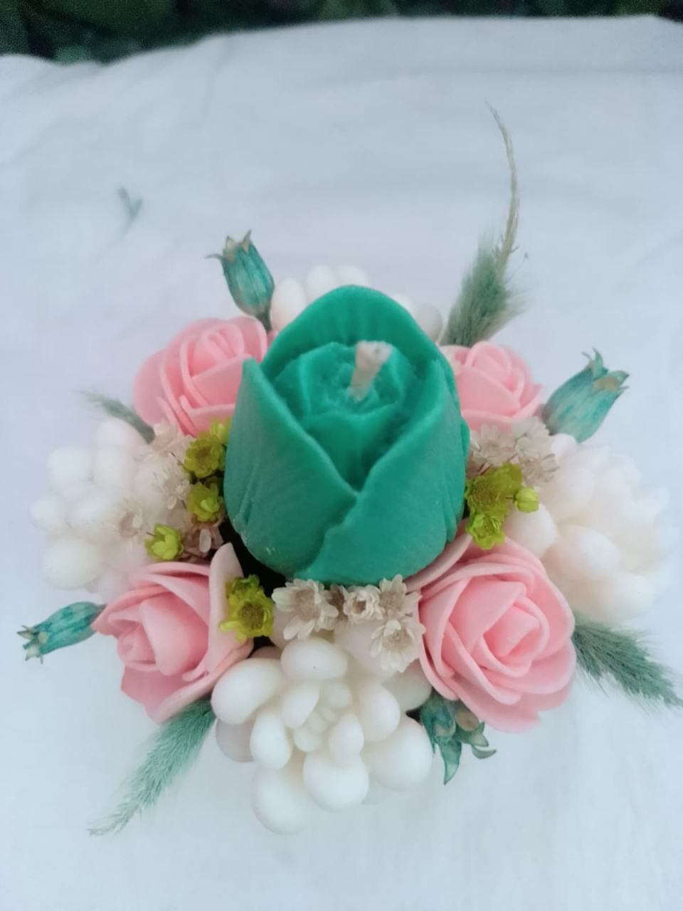 Aranjament floral handmade in suport din lemn lalea turcoaz si trandafiri piersica „Gradina de Azur” [4]