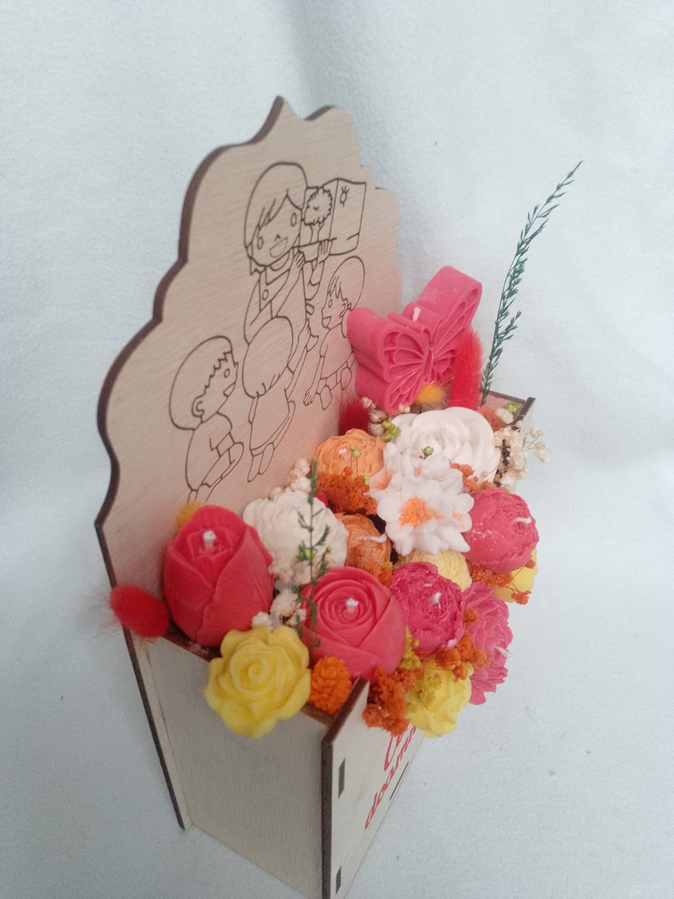 Aranjament floral premium în cutie plic din lemn cadou pentru doamna educatoare flori din ceară de soia [10]