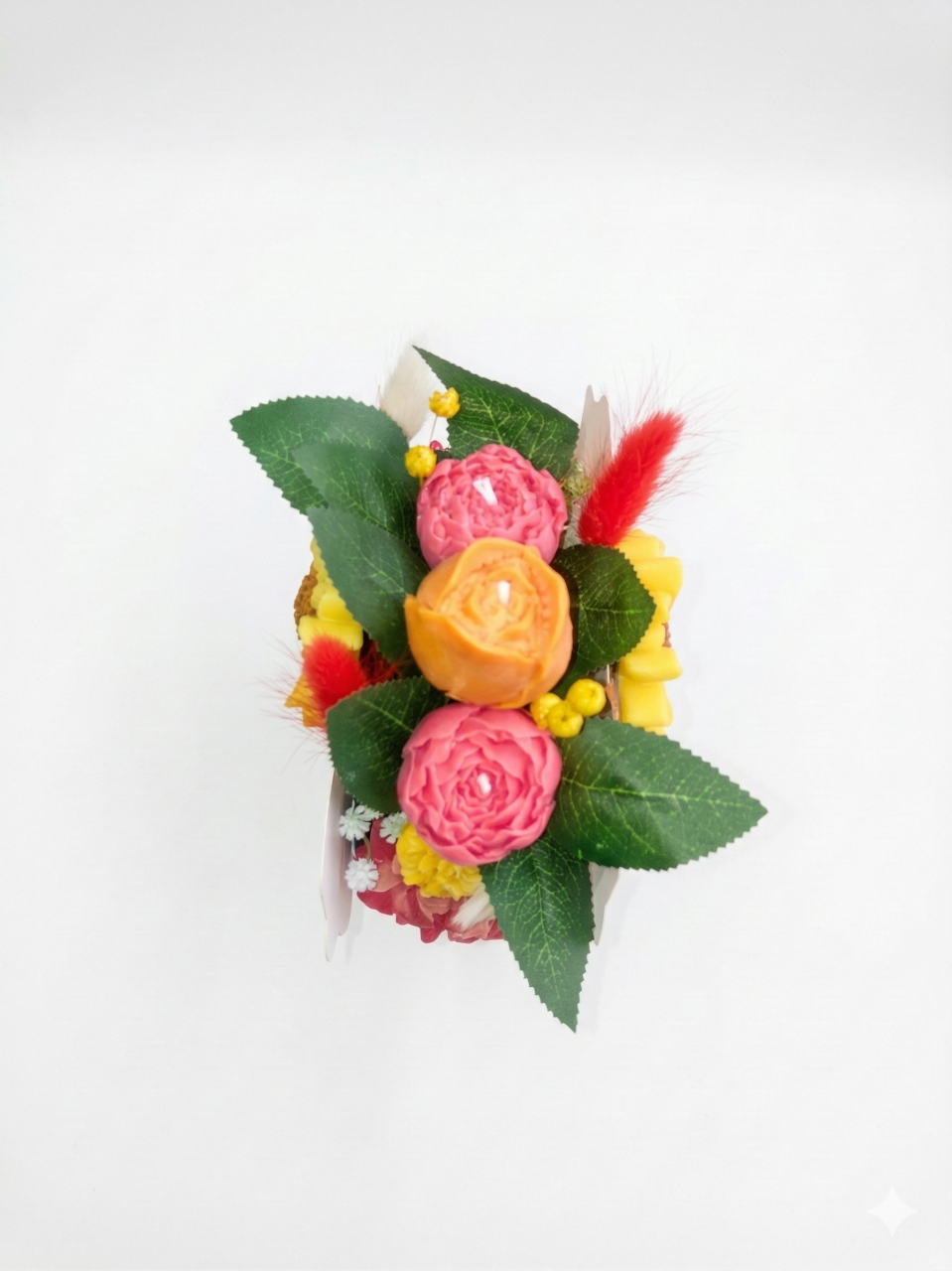 Aranjament floral gentuta cu funda alb-auriu si lumanare floarea-soarelui [6]