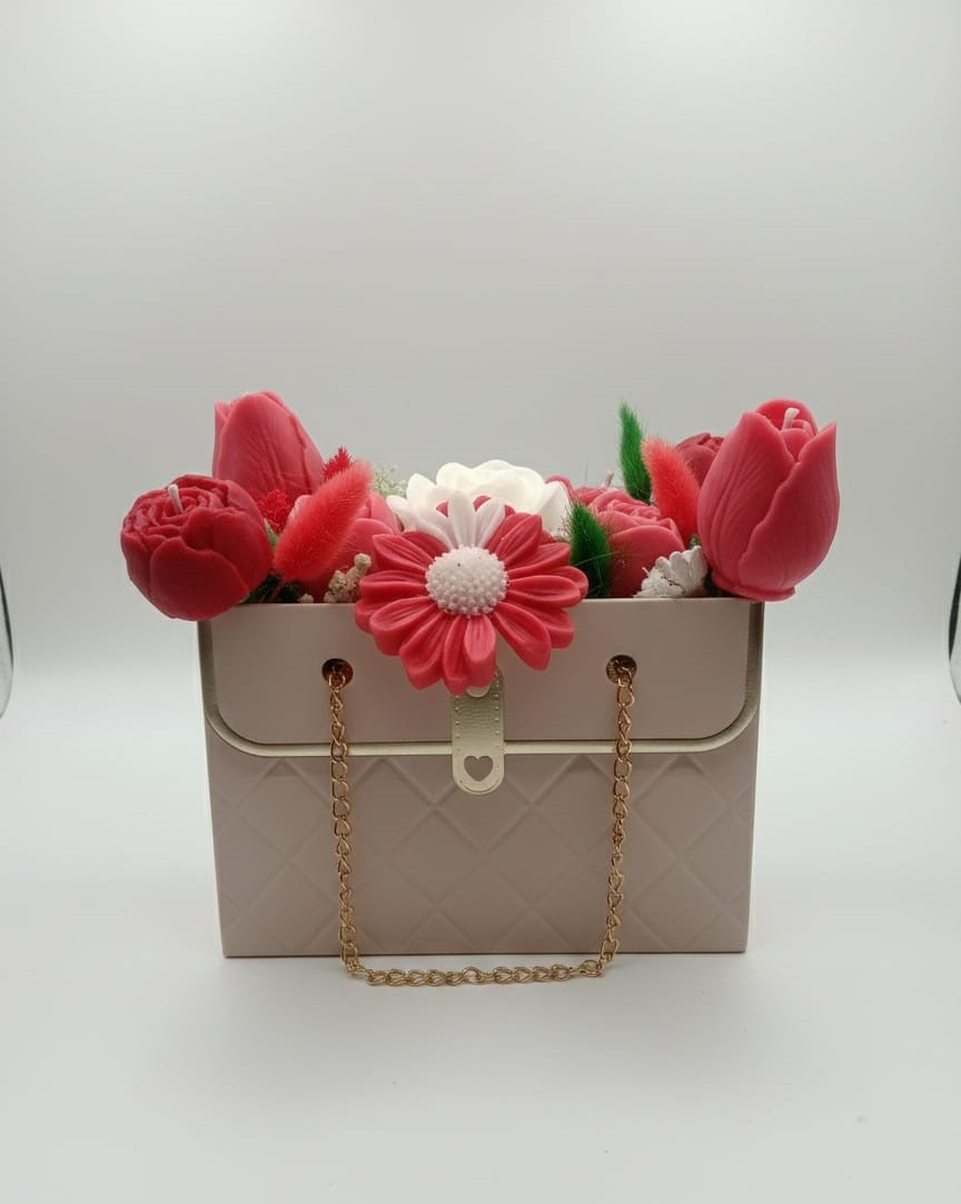 Aranjament floral tip poșetă roșu-alb cu 8 flori din ceară artizanale [4]
