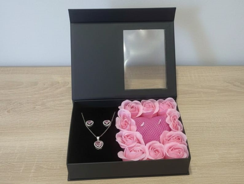Set cadou Love Forever roz cu lumanare inima parfumata si bijuterii inima cu cristale roz 3 piese [4]