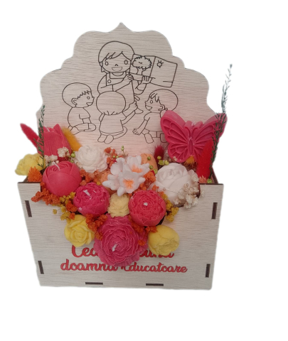 Aranjament floral premium în cutie plic din lemn cadou pentru doamna educatoare flori din ceară de soia [12]