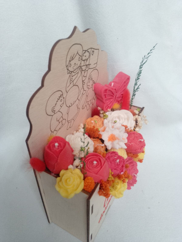 Aranjament floral premium în cutie plic din lemn cadou pentru doamna educatoare flori din ceară de soia [9]
