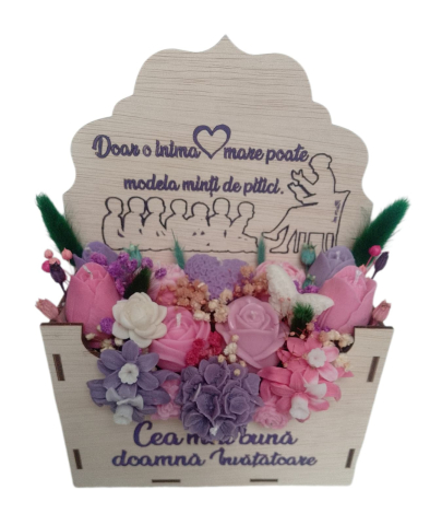 Aranjament floral premium în cutie plic din lemn cu gravură mov cadou pentru doamna învățătoare flori din ceară de soia [7]