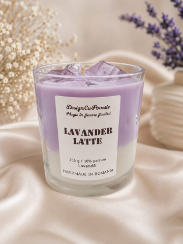 Lumânări Parfumate pentru Răsfăț și Relaxare - Lumânare parfumată handmade Lavander Latte ceara soia si gel Design Cu Poveste
