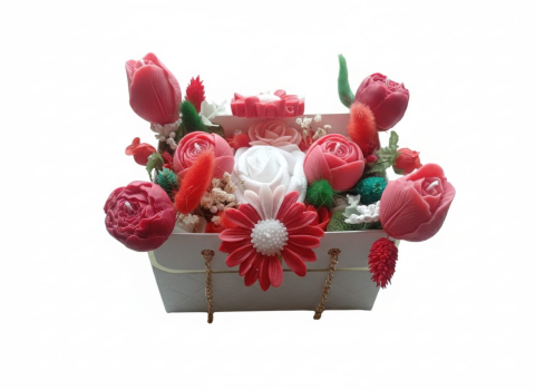 Aranjament floral tip poșetă roșu-alb cu 8 flori din ceară artizanale [4]