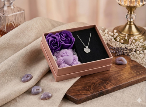 Seturi Cadou & Cutii Răsfăț - Set cadou deosebit Royal Heart lantisor inima cu cristale lumanare ursulet mov
