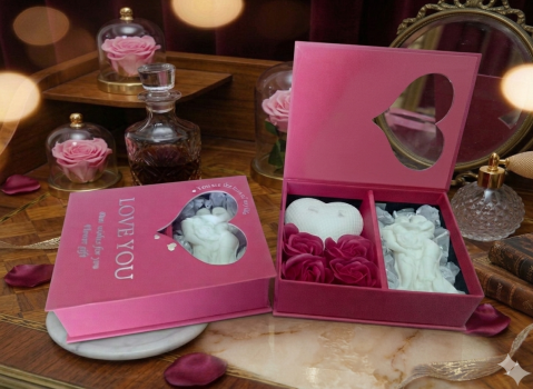 Set cadou premium Love Story cutie rosie cu fereastra inima lumanari sculpturale [5]