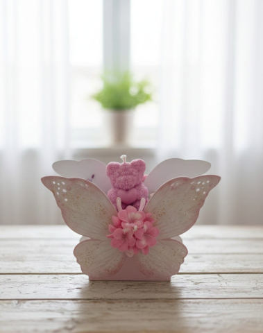 ARANJAMENTE - Aranjament handmade fluture cu ursuleț și flori din ceară de soia roz și mov