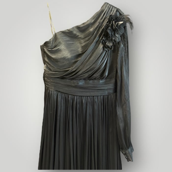 Rochie A-Line Neagră cu o Singură Mânecă [3]