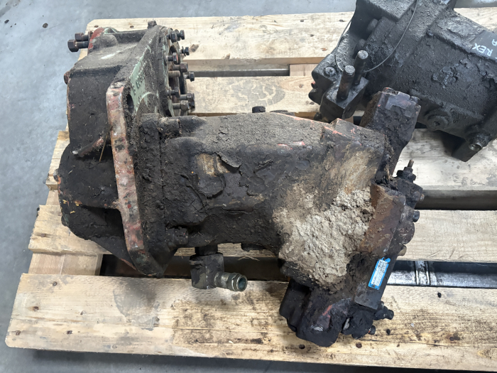 Ansamblu cutie de transfer cu hidromotor Volvo 80500127C40 [2]
