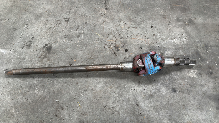 Ax cardanic 0501 205 666, lungime totală 1090mm, cu capete canelate de 26, 18 și 28 dinți [3]
