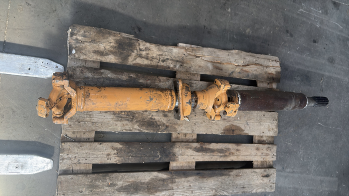 Ax cardanic cu capete canelate de 16 dinți - Case W921 [5]