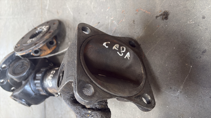 Ax cardanic lungime de 310mm cu capete canelate de 21 dinți cu 8 și 4 găuri de prindere - Case 565 [3]