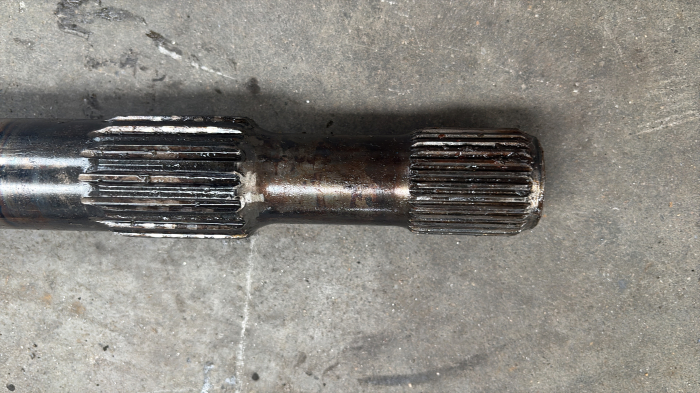 Ax cardanic lungime totală 1100mm cu capete canelate de 29, 15 și 14 dinți [3]