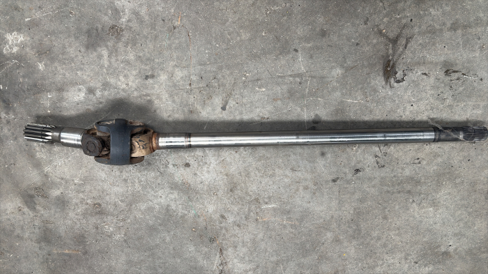 Ax cardanic lungime totală 1110mm cu capete canelate de 13 și 27 dinți [4]