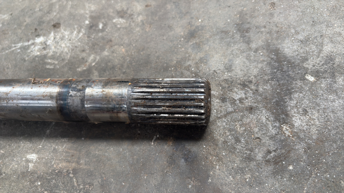 Ax cardanic lungime totală 1210mm cu capete canelate de 22, 22 dinți [3]