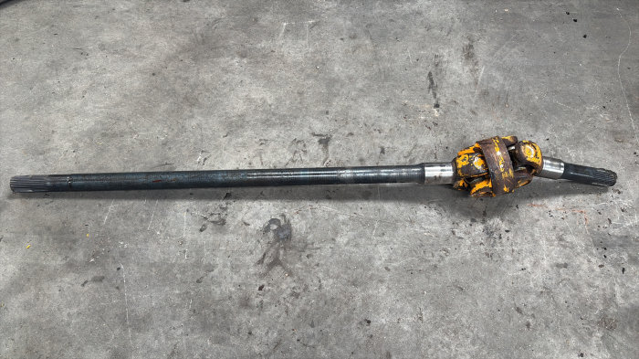 Ax cardanic lungime totală 1275mm, cu capete canelate de 23,33 dinți [3]