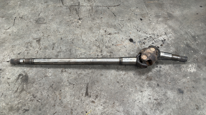 Ax cardanic lungime totală 970mm, cu capete canelate de 22,22 dinți [2]